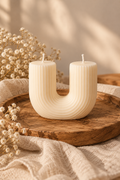 Dues espelmes Flor de color crema amb pètals superposats; es venen per unitat